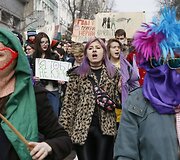 Feministės ragina Ukrainą sugrąžinti Tarptautinei moters dienai jos tikrąją prasmę