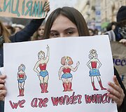 Feministės ragina Ukrainą sugrąžinti Tarptautinei moters dienai jos tikrąją prasmę