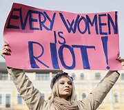 Feministės ragina Ukrainą sugrąžinti Tarptautinei moters dienai jos tikrąją prasmę