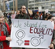 Feministės ragina Ukrainą sugrąžinti Tarptautinei moters dienai jos tikrąją prasmę