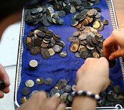 Tailande veterinarai i&scaron; vėžlio skrandžio pa&scaron;alino 915 monetų