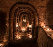 Nežymus praėjimas veda į milžini&scaron;ką tamplierių ordino urvą &Scaron;rop&scaron;yre