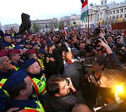 Vengrijoje surengtas didelis protestas dėl Soroso universiteto įstatymo