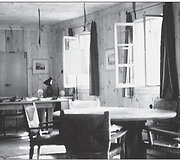 Hitlerio darbo kabinetas mediniuose barakuose Vilkolakio būstinėje 1943 m.
