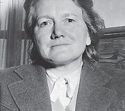 Hitlerio sesuo Paula, 1940 metų gegužę Rochusas Mischas vyko pas ją į Vieną gabendamas lai&scaron;ką ir siuntinį