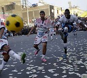 Gatvės futbolo čempionatas Peru sostinėje 