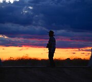 Toli nuo aplinkinių gyvenanti 78 metų australė ūkininkė ra&scaron;o poeziją apie vienatvę