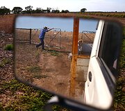 Toli nuo aplinkinių gyvenanti 78 metų australė ūkininkė ra&scaron;o poeziją apie vienatvę