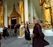 Tailandiečiai su priklausomybėmis kovoja atokiame budistų vienuolyne