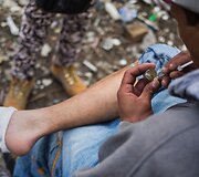 Filadelfijos Kensingtono rajone įsikūrusi heroiną vartojančių narkomanų stovykla