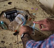 Filadelfijos Kensingtono rajone įsikūrusi heroiną vartojančių narkomanų stovykla