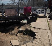 Filadelfijos Kensingtono rajone įsikūrusi heroiną vartojančių narkomanų stovykla