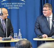 Ministras Linas Linkevičius Vilniuje susitiko su Indijos jaunesniuoju užsienio reikalų ministru M. J. Akbaru