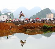 Motociklininko pasirodymas Kinijoje