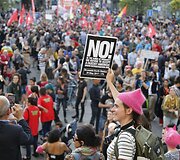 Briuselyje keli tūkstančiai žmonių protestavo prie&scaron; Trumpo vizitą