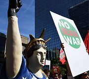 Briuselyje keli tūkstančiai žmonių protestavo prie&scaron; Trumpo vizitą