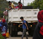 Tūkstančiai gyventojų sprunka i&scaron; pietinio Filipinų regiono