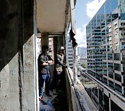 Kaukėti aktyvistai tyrinėja apleistą Honkongo praeitį