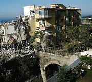 Pietų Italijoje sugriuvo penkiaauk&scaron;tis