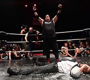 &bdquo;Hoodslam&ldquo; &ndash; beproti&scaron;kaiusias ir ne&scaron;vankiausias Oklando amerikieti&scaron;kų imtynių vakaras