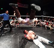 &bdquo;Hoodslam&ldquo; &ndash; beproti&scaron;kaiusias ir ne&scaron;vankiausias Oklando amerikieti&scaron;kų imtynių vakaras