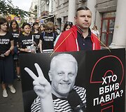 Kijeve draugai ir kolegos parei&scaron;kė pagarbą nužudytam žurnalistui &Scaron;eremetui