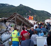 Gelbėjimo operacija po žemės drebėjimo italijoje
