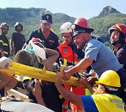 Gelbėjimo operacija po žemės drebėjimo italijoje