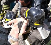 Gelbėjimo operacija po žemės drebėjimo italijoje
