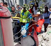 Gelbėjimo operacija po žemės drebėjimo italijoje