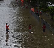 Honkongą paralyžiavo galingas taifūnas