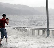 Honkongą paralyžiavo galingas taifūnas