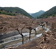 La Riochos regione po sausros pasimatė anksčiau užlieto miestelio griuvėsiai