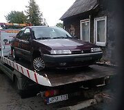 Į namo tvorą atsitrenkęs &bdquo;Citroen Xantia&ldquo;