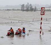 Vietname siaučia smarkus taifūnas Doksuri
