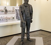 Paminklas dr. Jonui Basanavičiui