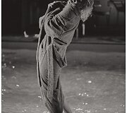 Marilyn Monroe maudynės baseine