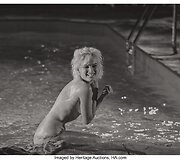 Marilyn Monroe maudynės baseine