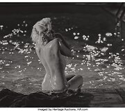 Marilyn Monroe maudynės baseine