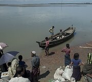 I&scaron; Mianmaro bėgantys rohinjai Banglade&scaron;ą bando pasiekti laivais