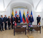 Sutarties dėl norvegi&scaron;kų sistemų NASAMS įsigijimo pasira&scaron;ymas