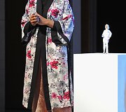 JAV fechtuotojai Ibtihaj Muhammad pagerbti i&scaron;leista pirmoji Barbė su hidžabu