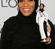 JAV fechtuotojai Ibtihaj Muhammad pagerbti i&scaron;leista pirmoji Barbė su hidžabu