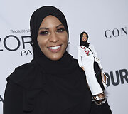JAV fechtuotojai Ibtihaj Muhammad pagerbti i&scaron;leista pirmoji Barbė su hidžabu