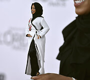 JAV fechtuotojai Ibtihaj Muhammad pagerbti i&scaron;leista pirmoji Barbė su hidžabu