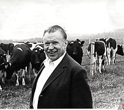 Lietuvos komunistų partijos centro komiteto pirmasis sekretorius Antanas Sniečkus ganykloje. 1970 m. liepos mėn.