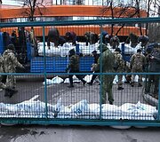 Aktyvistai užblokavo Ukrainos televizijos &bdquo;NewsOne&ldquo; biurą