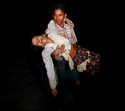 Pabėgėlis i&scaron; Mianmaro per upę ne&scaron;a pagyvenusį savo artimąjį