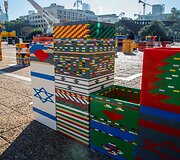 Auk&scaron;čiausias (36 m) LEGO kaladėlių statinys pasaulyje i&scaron;kilo Tel Avive