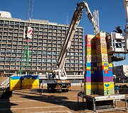 Auk&scaron;čiausias (36 m) LEGO kaladėlių statinys pasaulyje i&scaron;kilo Tel Avive